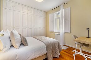 Luxury Lisbon Penthouse: Designer Decor & Epic Views