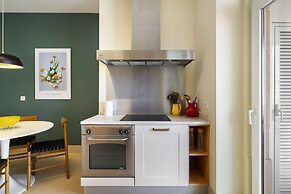 Luxury Lisbon Penthouse: Designer Decor & Epic Views