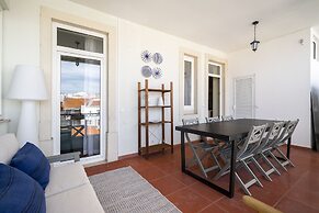 Luxury Lisbon Penthouse: Designer Decor & Epic Views