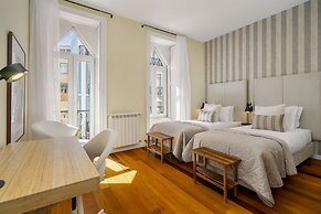 Luxury Lisbon Penthouse: Designer Decor & Epic Views