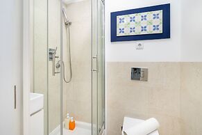 Central Minimalist 1-Bed Great To Explore Lisbon