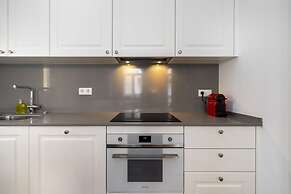 Central 1-Bed W/ River Views Great For D Nomads & R Workers