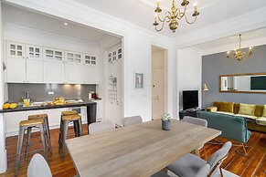 Central 1-Bed W/ River Views Great For D Nomads & R Workers