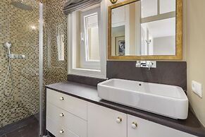 Central 1-Bed W/ River Views Great For D Nomads & R Workers