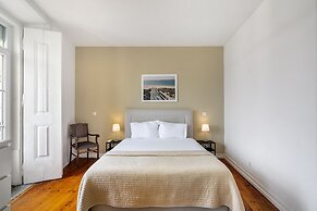 Central 1-Bed W/ River Views Great For D Nomads & R Workers