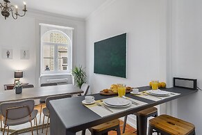 Central 1-Bed W/ River Views Great For D Nomads & R Workers