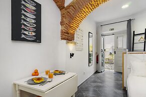 Cozy Alfama Haven: Perfect For Exploring Lisbon