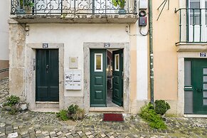 Cozy Alfama Haven: Perfect For Exploring Lisbon