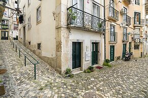 Cozy Alfama Haven: Perfect For Exploring Lisbon