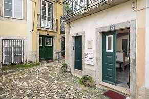 Cozy Alfama Haven: Perfect For Exploring Lisbon