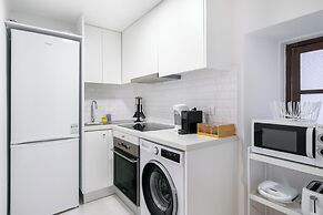 Beco Patacas Perfect Location To Explore Lisbon