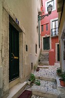 Beco Patacas Perfect Location To Explore Lisbon