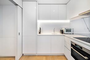 The Boulevard Prime Location W/ Ac & Elevator