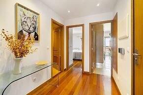 Charming Urban Retreat With Skyline Views