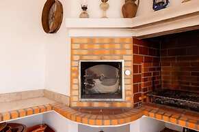 Countryside Charm Near Wedding Venue W/ Bbq Patio