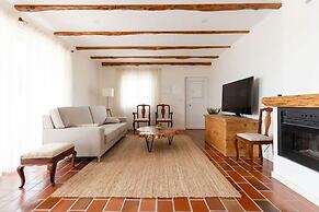 Countryside Charm Near Wedding Venue W/ Bbq Patio