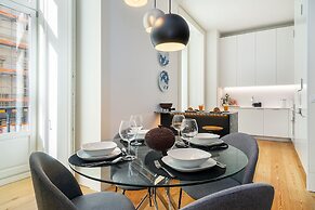 Prime Location Contemporary Luxury Apartment W/ Ac & Elevator