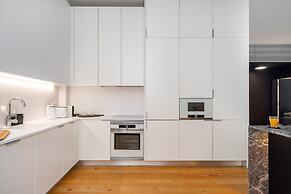 Prime Location Contemporary Luxury Apartment W/ Ac & Elevator