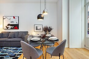 Prime Location Contemporary Luxury Apartment W/ Ac & Elevator