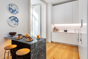 Prime Location Contemporary Luxury Apartment W/ Ac & Elevator