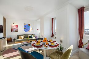 Historic Centre Modern Masterpiece W River Views