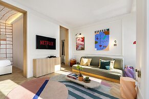 Historic Centre Modern Masterpiece W River Views