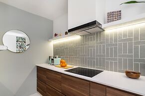 Historic Centre Modern Masterpiece W River Views