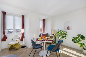 Historic Centre Modern Masterpiece W River Views