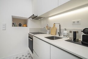 Chic 1-Bed W/ Patio Perfect To Explore Lisbon