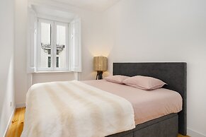 Chic 1-Bed W/ Patio Perfect To Explore Lisbon