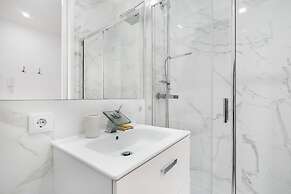 Chic 1-Bed W/ Patio Perfect To Explore Lisbon