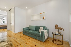 Chic 1-Bed W/ Patio Perfect To Explore Lisbon