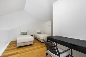 City View Penthouse Luxurious Living In Lisbon With Ac & Elevator