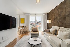 Urban Retreat: Downtown Luxury, Parking, Ac & Elevator