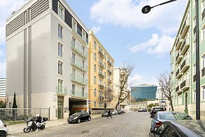 Urban Retreat: Downtown Luxury, Parking, Ac & Elevator