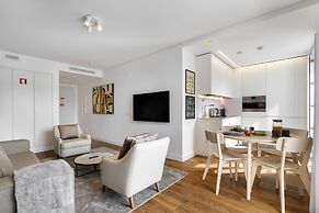 Urban Retreat: Downtown Luxury, Parking, Ac & Elevator