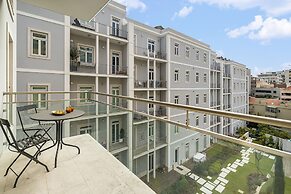 Urban Retreat: Downtown Luxury, Parking, Ac & Elevator