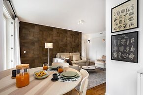 Urban Retreat: Downtown Luxury, Parking, Ac & Elevator