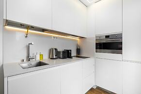 Urban Retreat: Downtown Luxury, Parking, Ac & Elevator