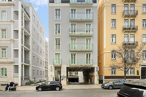 Urban Retreat: Downtown Luxury, Parking, Ac & Elevator