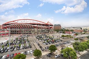 Urban Retreat W/Parking, Elevator & Ac By Benfica Stadium