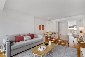 Urban Retreat W/Parking, Elevator & Ac By Benfica Stadium