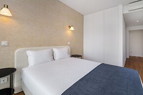 Urban Retreat W/Parking, Elevator & Ac By Benfica Stadium