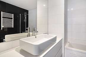 Urban Retreat W/Parking, Elevator & Ac By Benfica Stadium