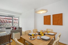 Urban Retreat W/Parking, Elevator & Ac By Benfica Stadium