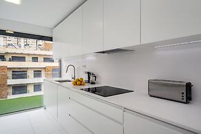 Urban Retreat W/Parking, Elevator & Ac By Benfica Stadium