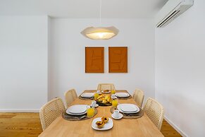 Urban Retreat W/Parking, Elevator & Ac By Benfica Stadium