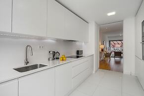 Urban Retreat W/Parking, Elevator & Ac By Benfica Stadium