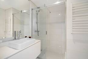 Urban Retreat W/Parking, Elevator & Ac By Benfica Stadium