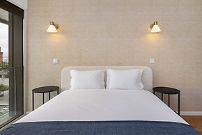 Urban Retreat W/Parking, Elevator & Ac By Benfica Stadium